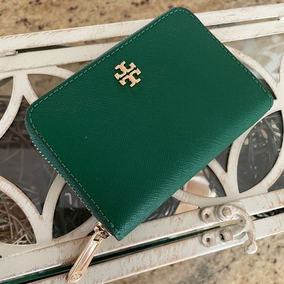 Tory Burch Handbags - New Tory Burch cardholder zipper 🍀